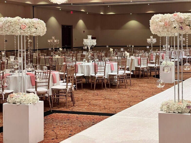 More Photos Of 933 S Riverside Dr, Elmhurst Hotel For Sale