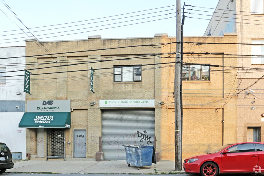 Primary Photo Of 3714 30th St, Long Island City Warehouse For Lease