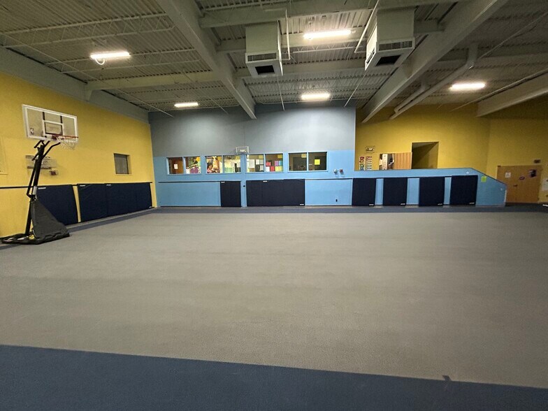 More Photos Of 2021 W Broadway Ave, Minneapolis Lodge Meeting Hall For Lease