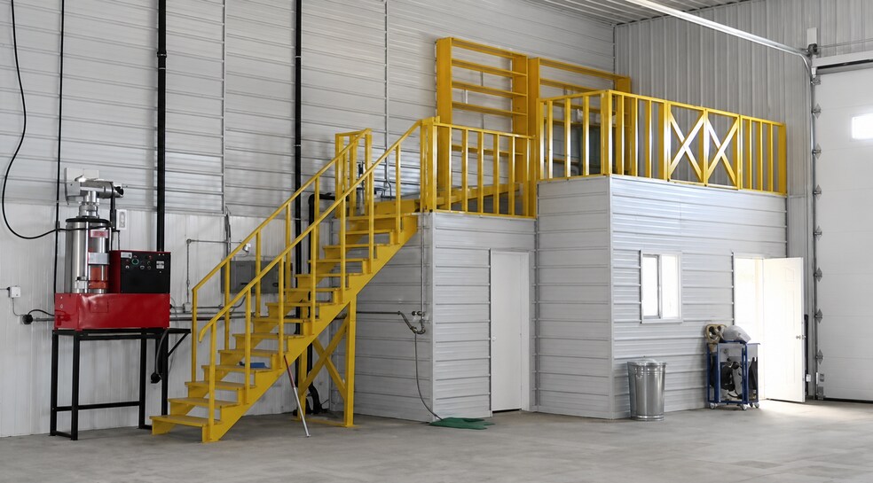 More Photos Of 4907 1st Ave, Edson Light Distribution For Lease