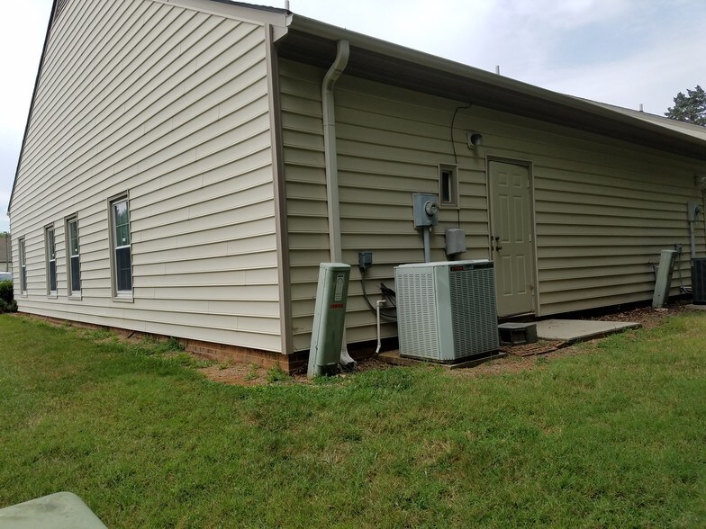 More Photos Of 1919 Boulevard St, Greensboro Office For Lease