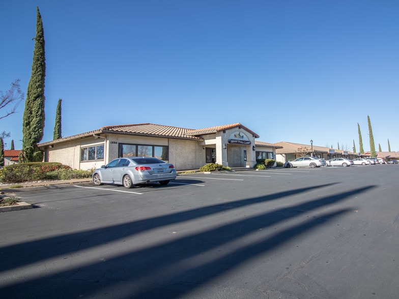 More Photos Of 221 Locust St, Redding Unknown For Lease