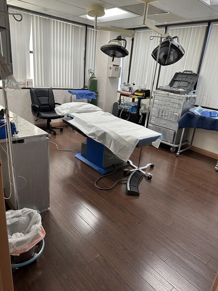 More Photos Of 4940 Van Nuys Blvd, Sherman Oaks Medical For Lease