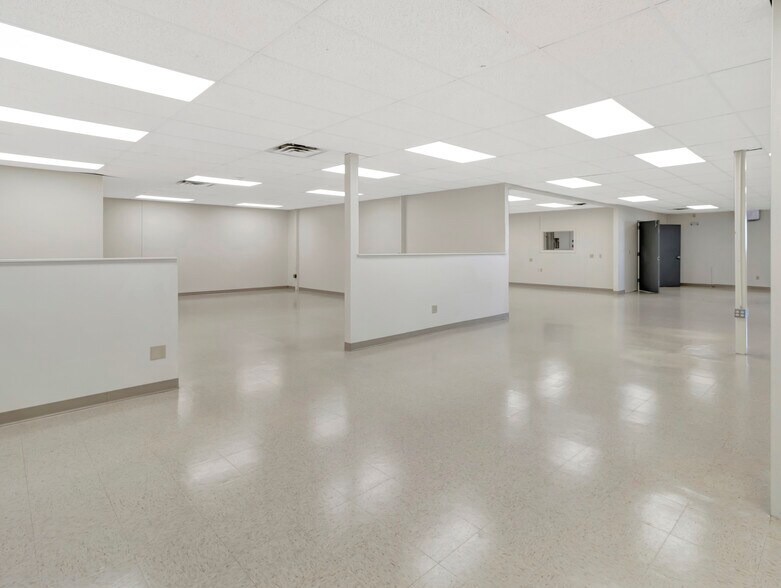 More Photos Of 125 High St, Mansfield Light Distribution For Lease