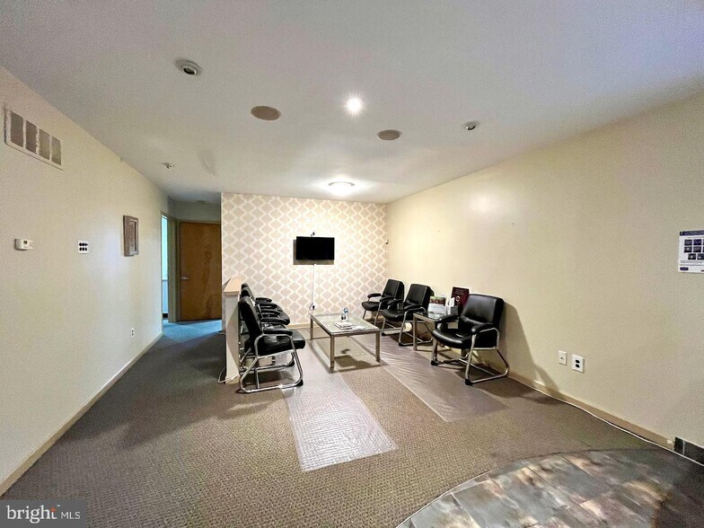 More Photos Of 10 Shady ln, Rockledge Flex For Sale