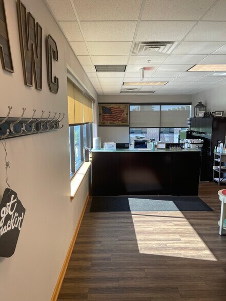 More Photos Of 301 S County Farm Rd, Wheaton Medical For Lease