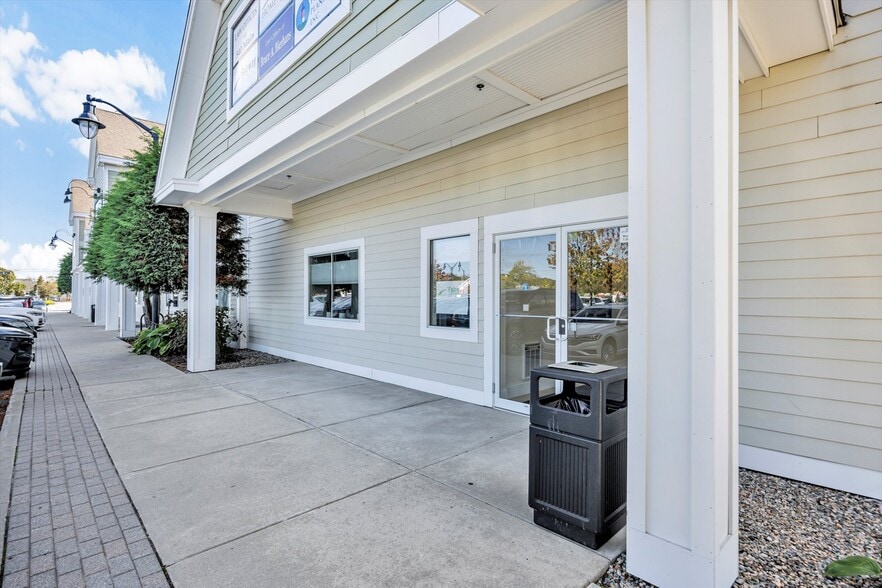 More Photos Of 540 Main St, Hyannis General Retail For Sale