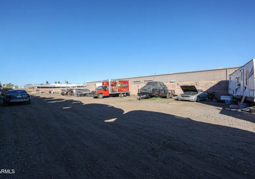 More Photos Of 236 S Alma School Rd, Mesa Contractor Storage Yard For Lease