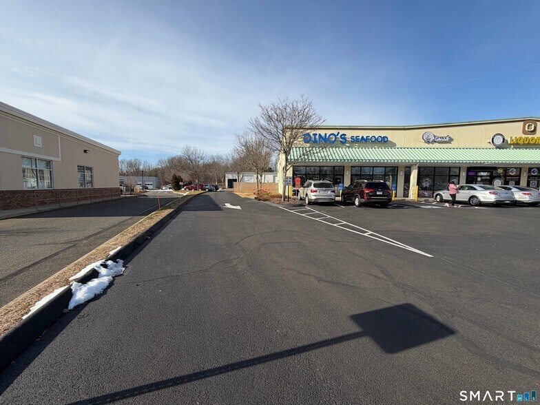 More Photos Of 323 Washington Ave, North Haven Freestanding For Lease