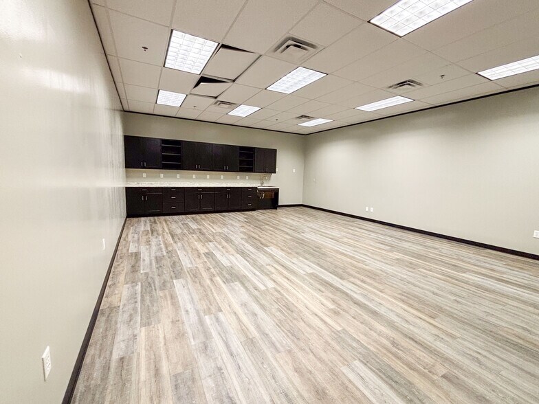 More Photos Of 6301 E Stassney Ln, Austin Manufacturing For Lease