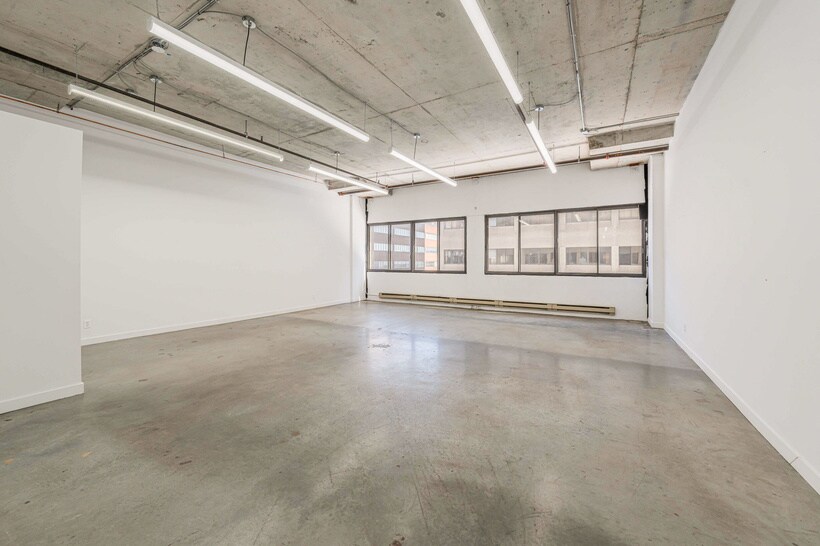 More Photos Of 323-355 Rue Chabanel O, Montréal Office For Lease