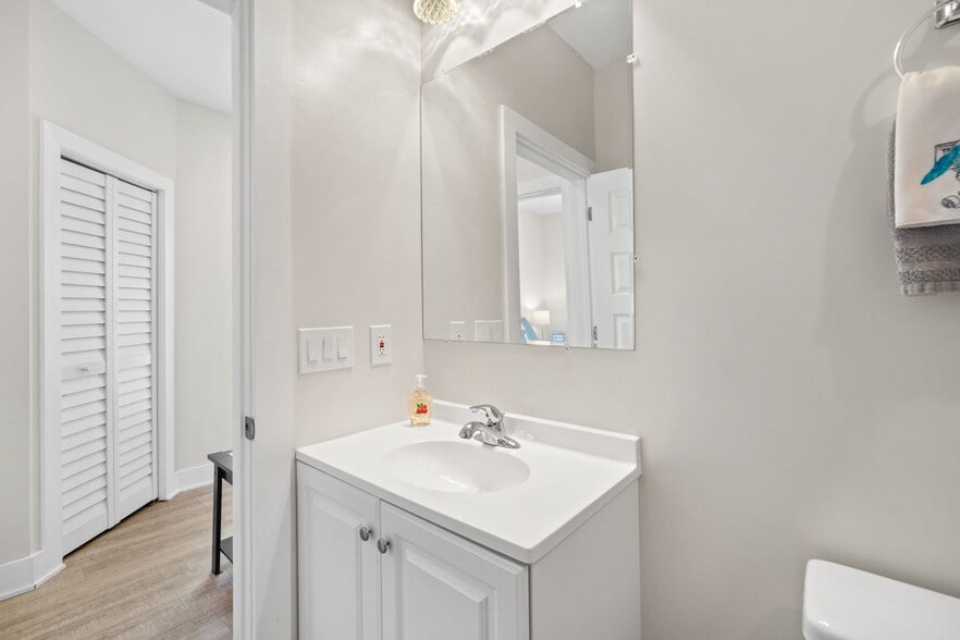 More Photos Of 2906 Sarah Jean Ct, Panama City Manufactured Housing Mobile Home Park For Sale