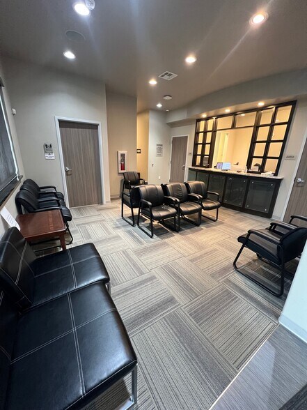 More Photos Of 1621 S Midtown Pl, Oklahoma City Medical For Sale