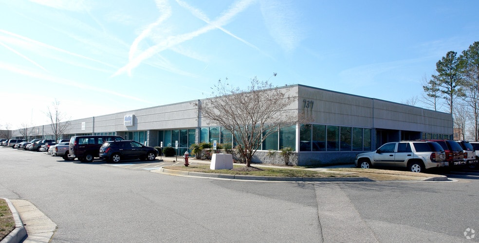 More Photos Of 737 Volvo Pky, Chesapeake Flex For Lease
