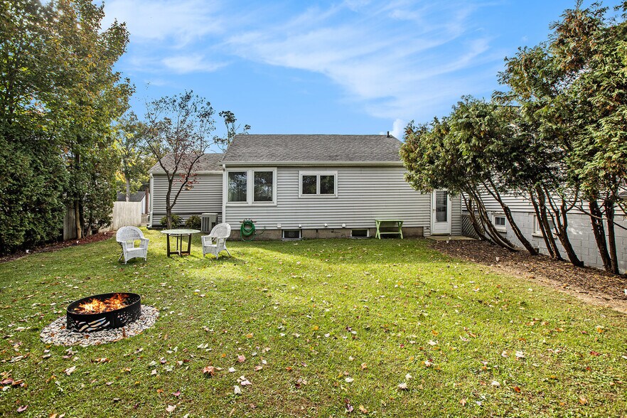 More Photos Of 525 W Mitchell St, Petoskey Office For Sale
