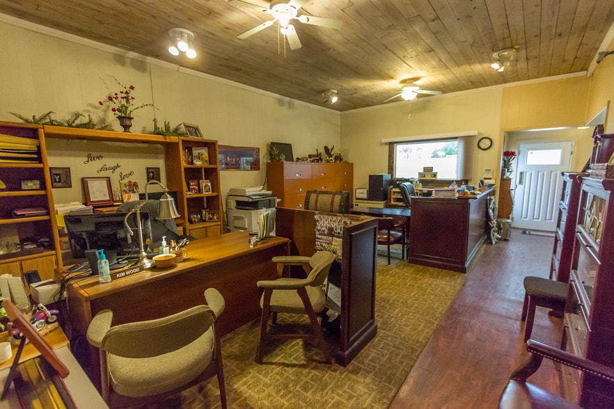 More Photos Of 210 W Houston St, Cleveland Office For Lease