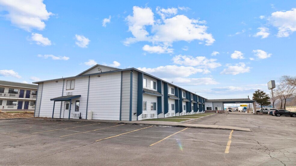 More Photos Of 1509 6th St, Wells Hotel For Sale