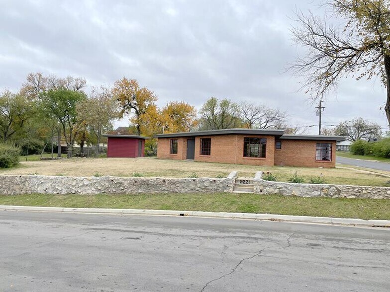 More Photos Of 3501 Prevost St, Fort Worth Storefront Retail Office For Lease