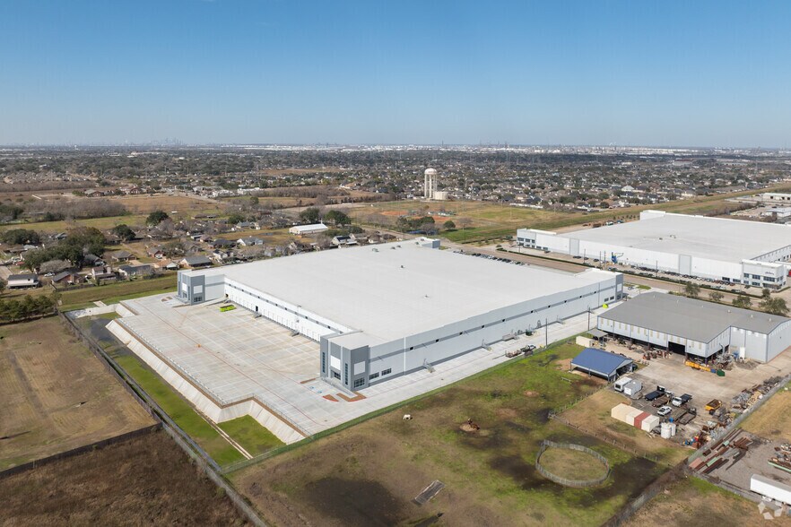 More Photos Of 2830 E Pasadena Blvd, Deer Park Industrial For Sale