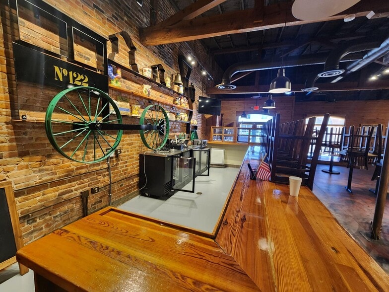 More Photos Of 122 Main St, Thomson General Retail For Sale