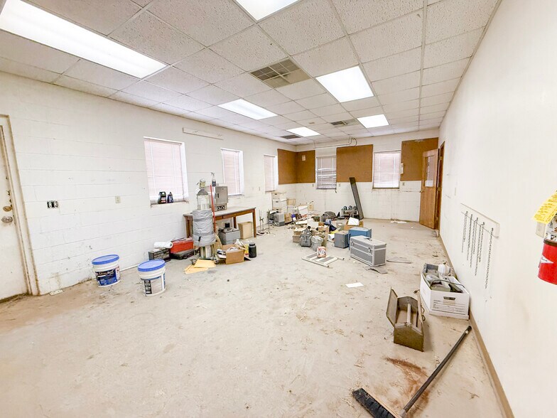 More Photos Of 1901 Carter St, Pampa Office For Sale