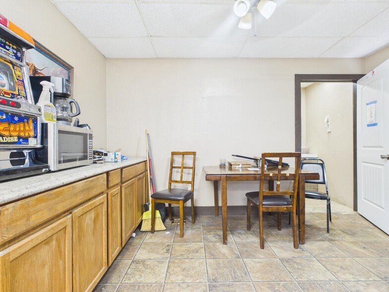 More Photos Of 1014 S Stockton Ave, Monahans Warehouse For Sale