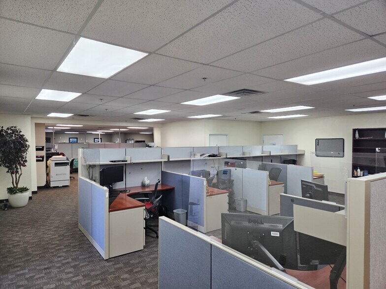 More Photos Of 1929 W Lone Cactus Dr, Phoenix Light Distribution For Lease