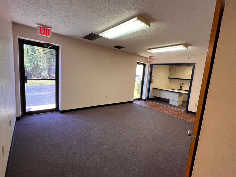 More Photos Of 5072 Edgewater Dr, Orlando Service For Lease