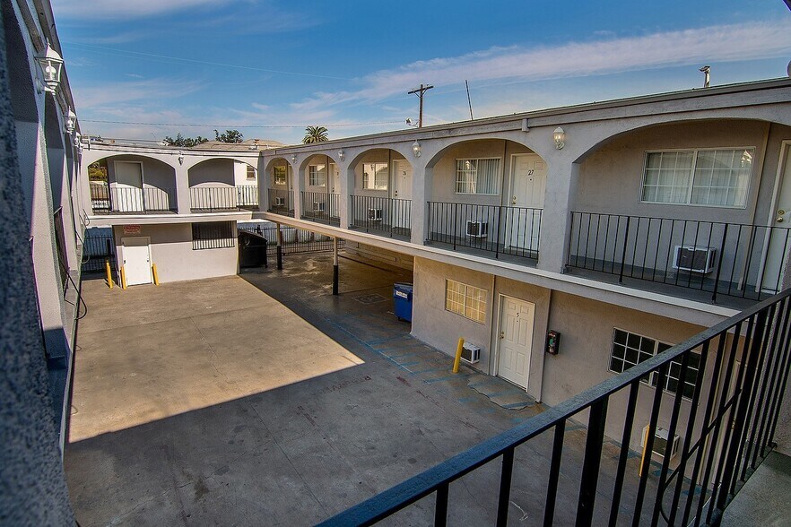 More Photos Of 4905 W Adams Blvd, Los Angeles Apartments For Sale