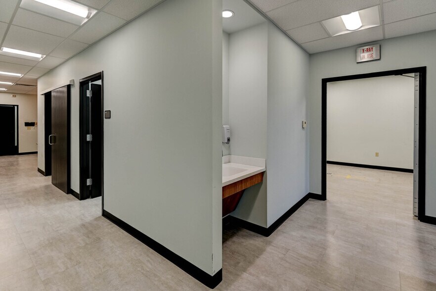 More Photos Of 1315-1317 SW 6th Ave, Topeka Medical For Lease