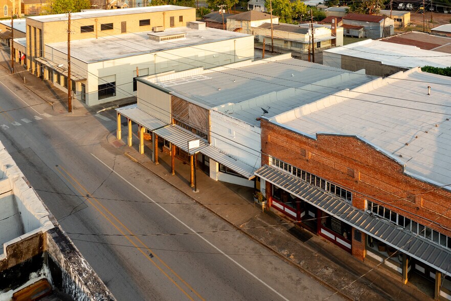 More Photos Of 519 E Goliad Ave, Crockett Storefront For Sale