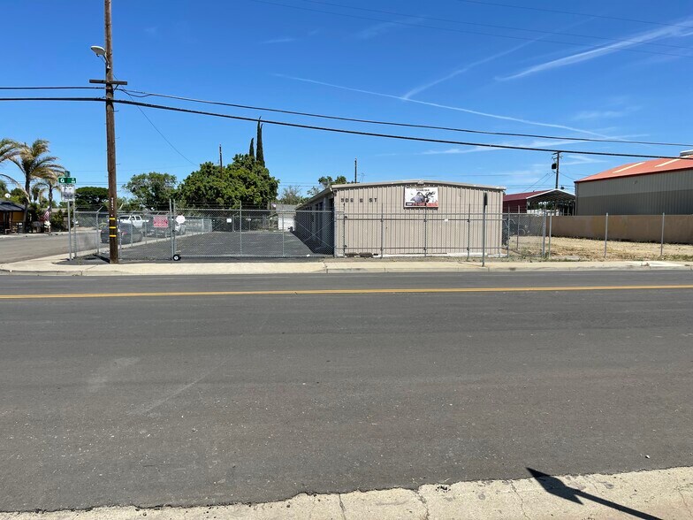 More Photos Of 906 G St, Los Banos Self Storage For Lease