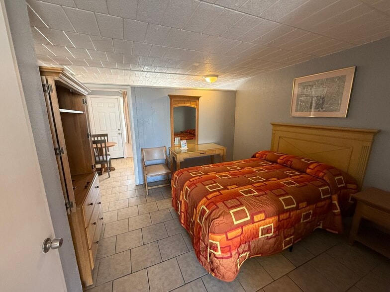 More Photos Of 4711 Atlantic Ave, Wildwood Hotel For Sale