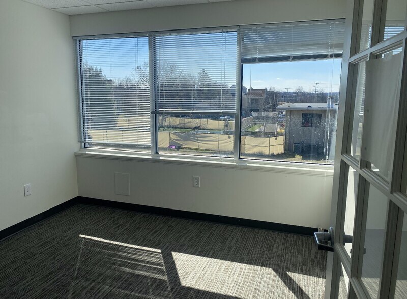 More Photos Of 12447 Clarksville Pike, Clarksville Storefront Retail Office For Lease