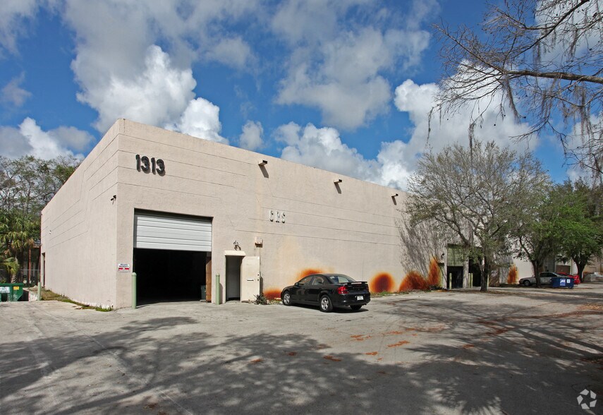 Primary Photo Of 1313 NW 65th Pl, Fort Lauderdale Warehouse For Lease