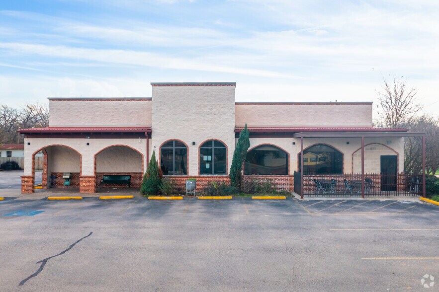 More Photos Of 515 W Royall Blvd, Malakoff Restaurant For Sale