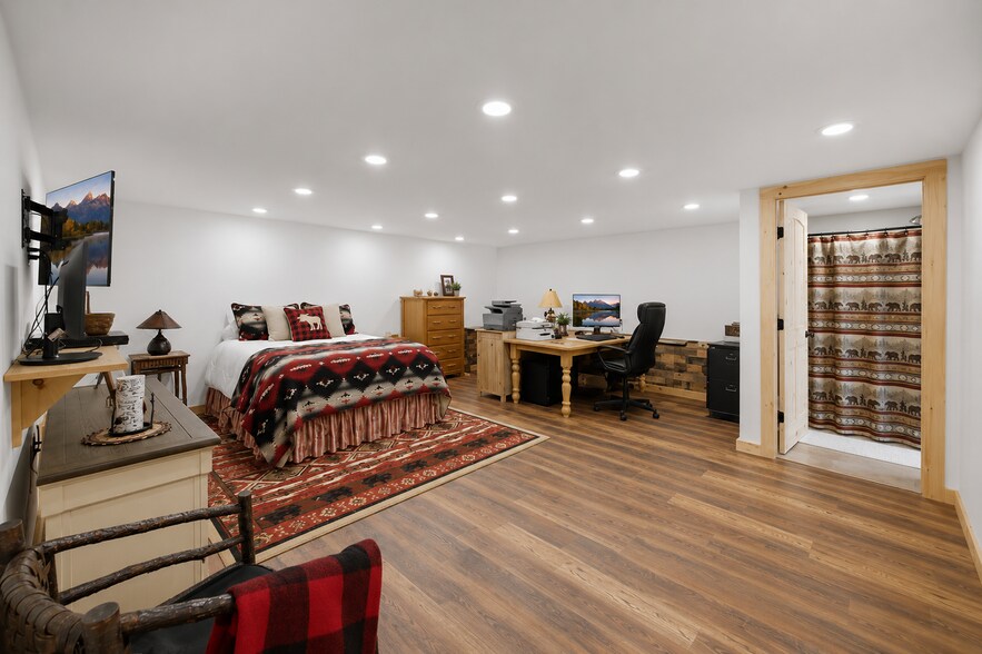 More Photos Of 6275 State Highway 30, Indian Lake Flex For Sale