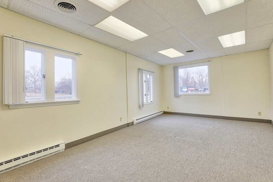 More Photos Of 584 Meadow St, Agawam Medical For Lease