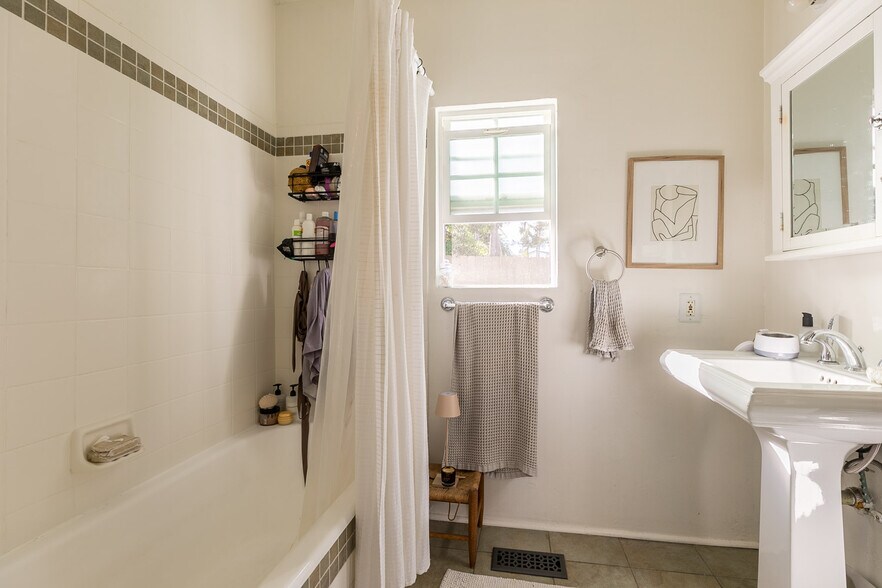 More Photos Of 1980 Chatsworth Blvd, San Diego Apartments For Sale