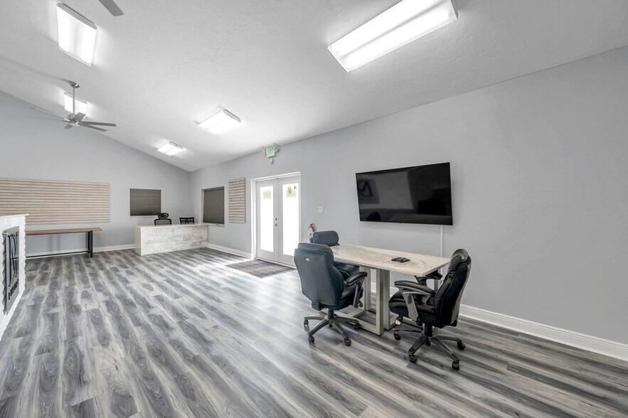 More Photos Of 7949 Ulmerton Rd, Largo Storefront For Sale