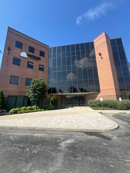 More Photos Of 2670 Chancellor Dr, Crestview Hills Office For Lease