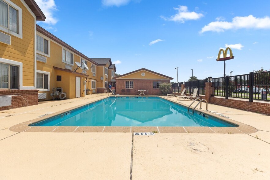 More Photos Of 912 US Highway 65/82 South, Lake Village Hotel For Sale