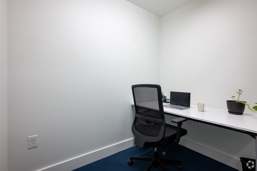 More Photos Of 111 W Lewis St, Greensboro Office For Lease