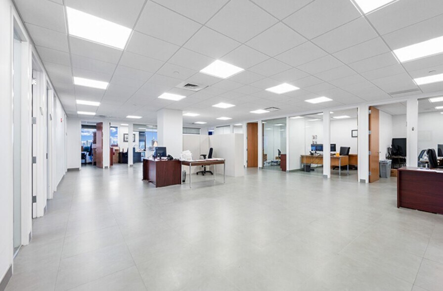 More Photos Of 622 Third Ave, New York Office For Lease