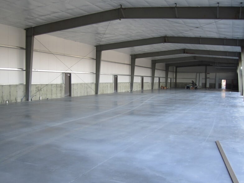 More Photos Of 579 Weeden St, Pawtucket Light Manufacturing For Lease