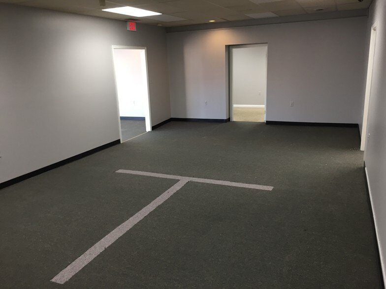 More Photos Of 28 Liberty St, Westminster Apartments For Lease