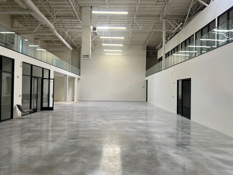 More Photos Of 7545 N San Fernando Rd, Burbank Distribution For Lease