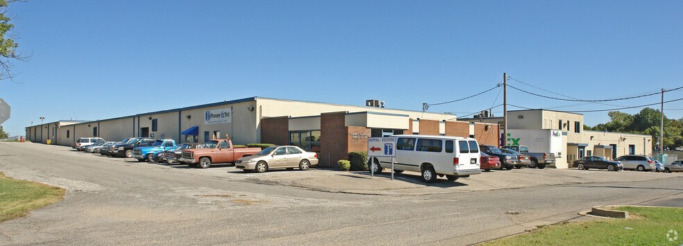 More Photos Of 2690 Yale Ave, Memphis Warehouse For Lease