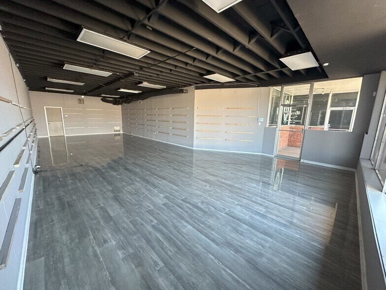 More Photos Of 2621 34th St, Lubbock Freestanding For Sale