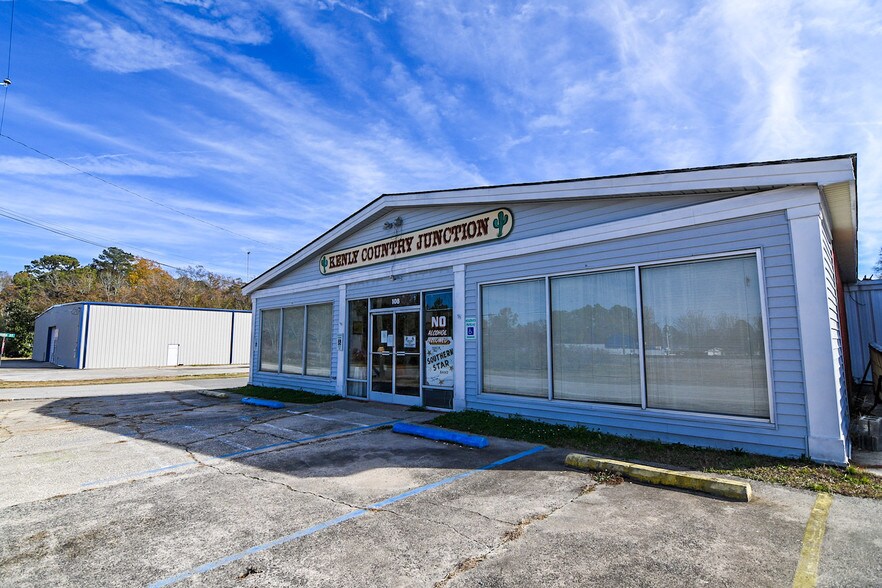 More Photos Of 106 W North Railroad St, Four Oaks Storefront For Sale